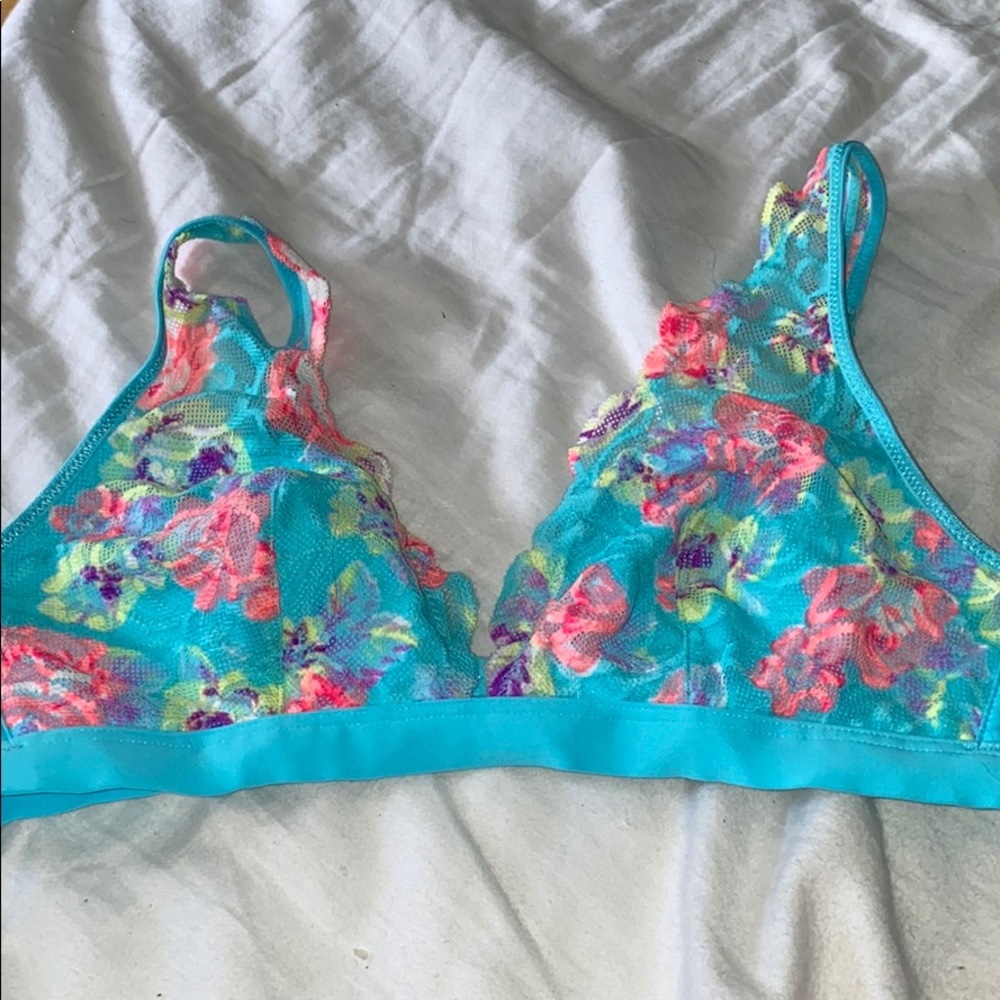 Bras - Picture 5 of 6